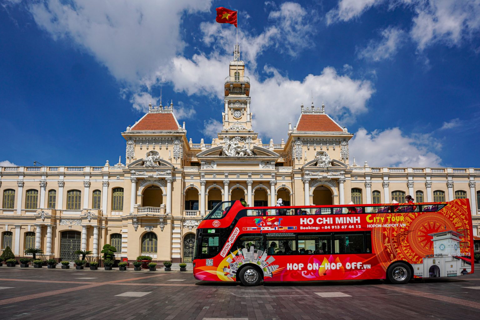 1 ROUND HO CHI MINH CITY PANORAMIC BUS TOUR - Hop On Hop Off Việt Nam